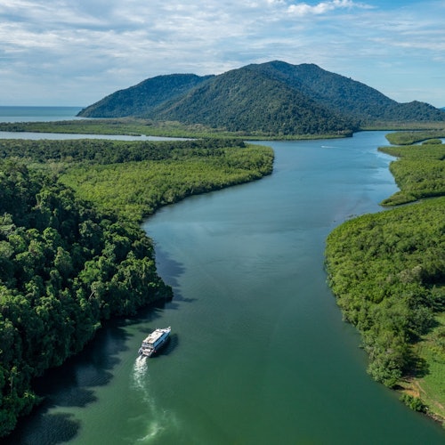 Frankland Islands Reef: Guided Day Cruise from Cairns + Snorkeling + Lunch — gallery 1