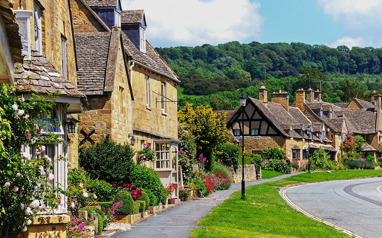 From London: Oxford, Stratford-upon-Avon, Cotswolds and Warwick Castle Day Trip