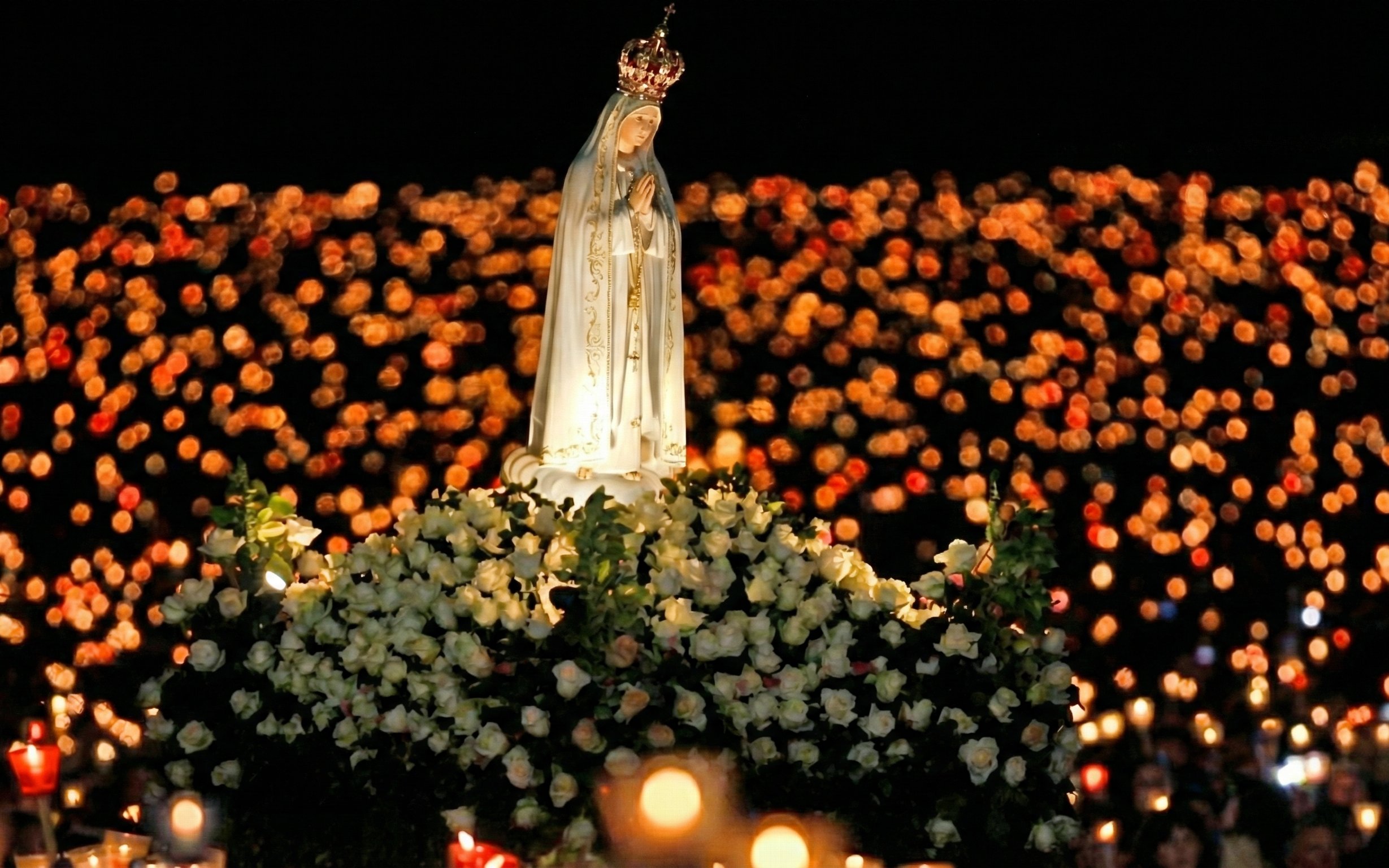 From Lisbon: Fatima Night Pilgrimage Tour with Candlelight Procession — gallery 1