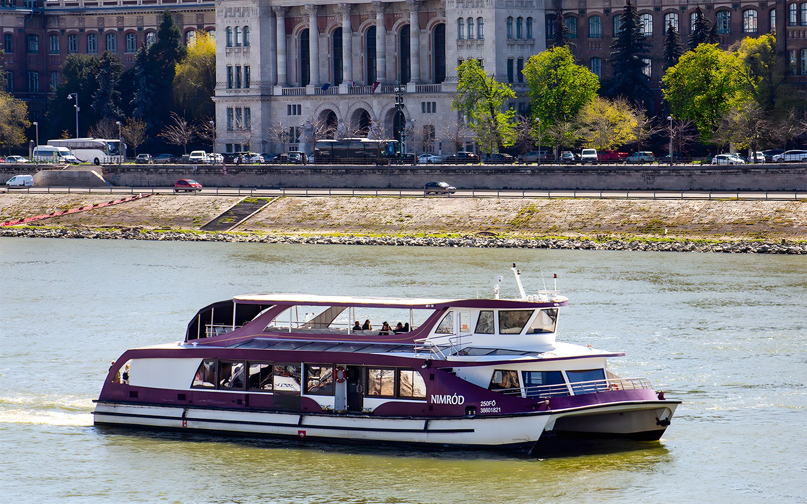 Budapest Danube River Sightseeing Pizza Cruise