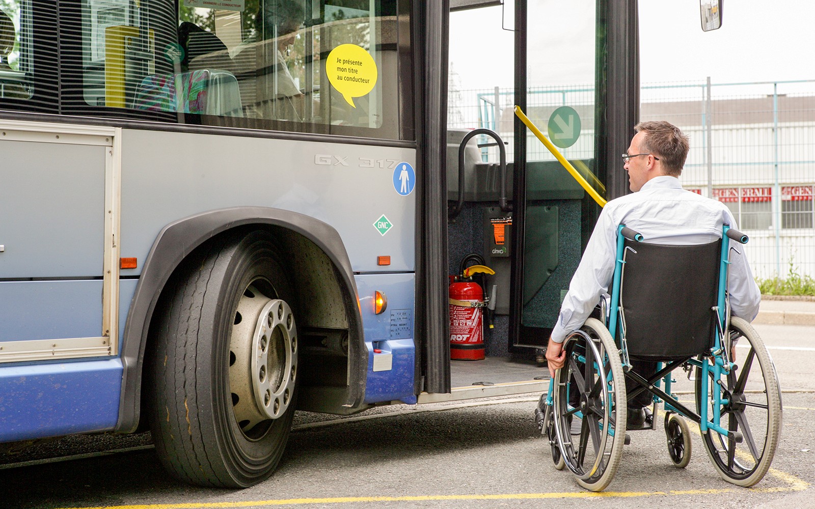 Bus Transfers: London Heathrow Airport to/from Oxford by The Airline