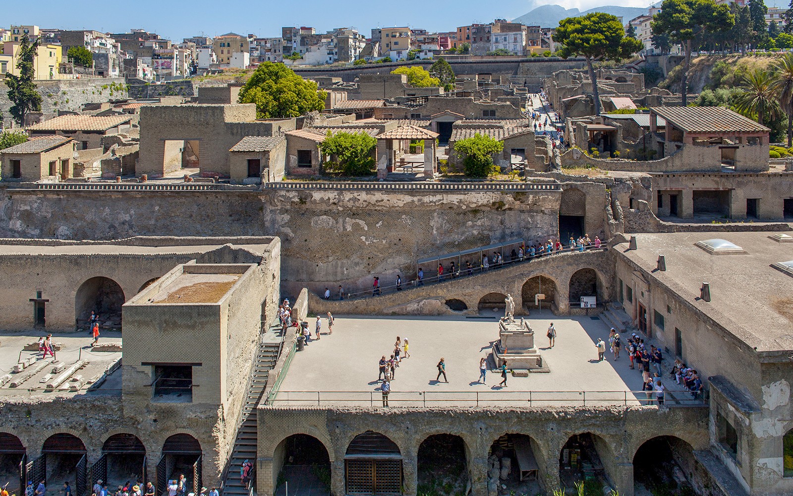 Herculaneum Guided Tour with an Archaeologist