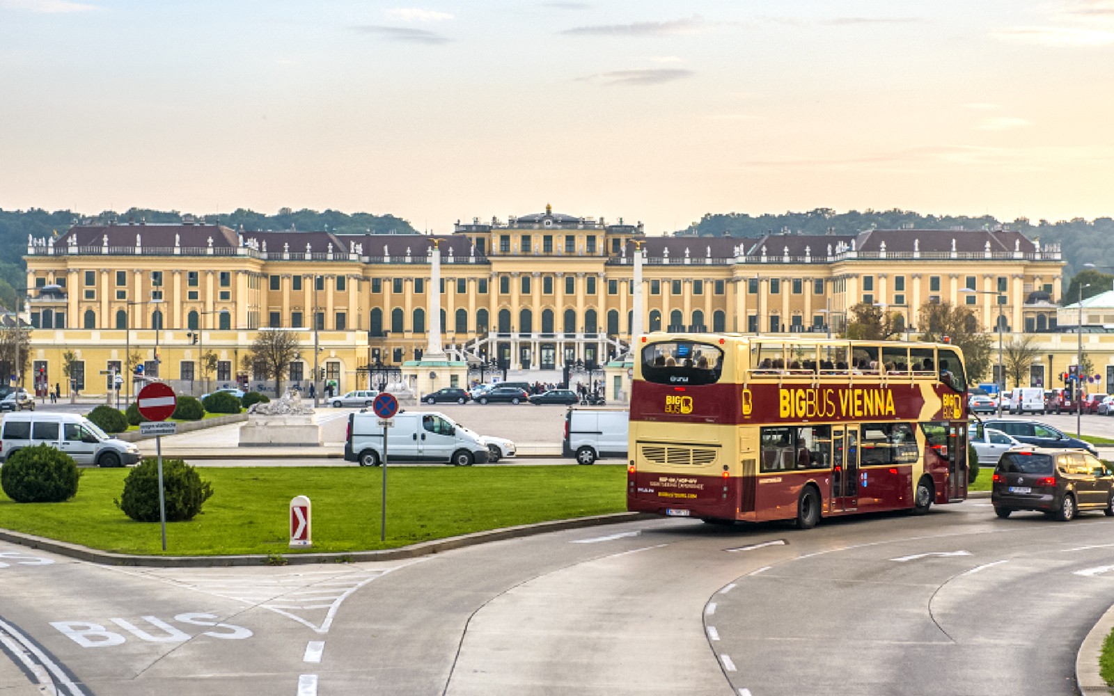 Big Bus: 1.5 Hour Vienna Evening Bus Tour with Live Guide