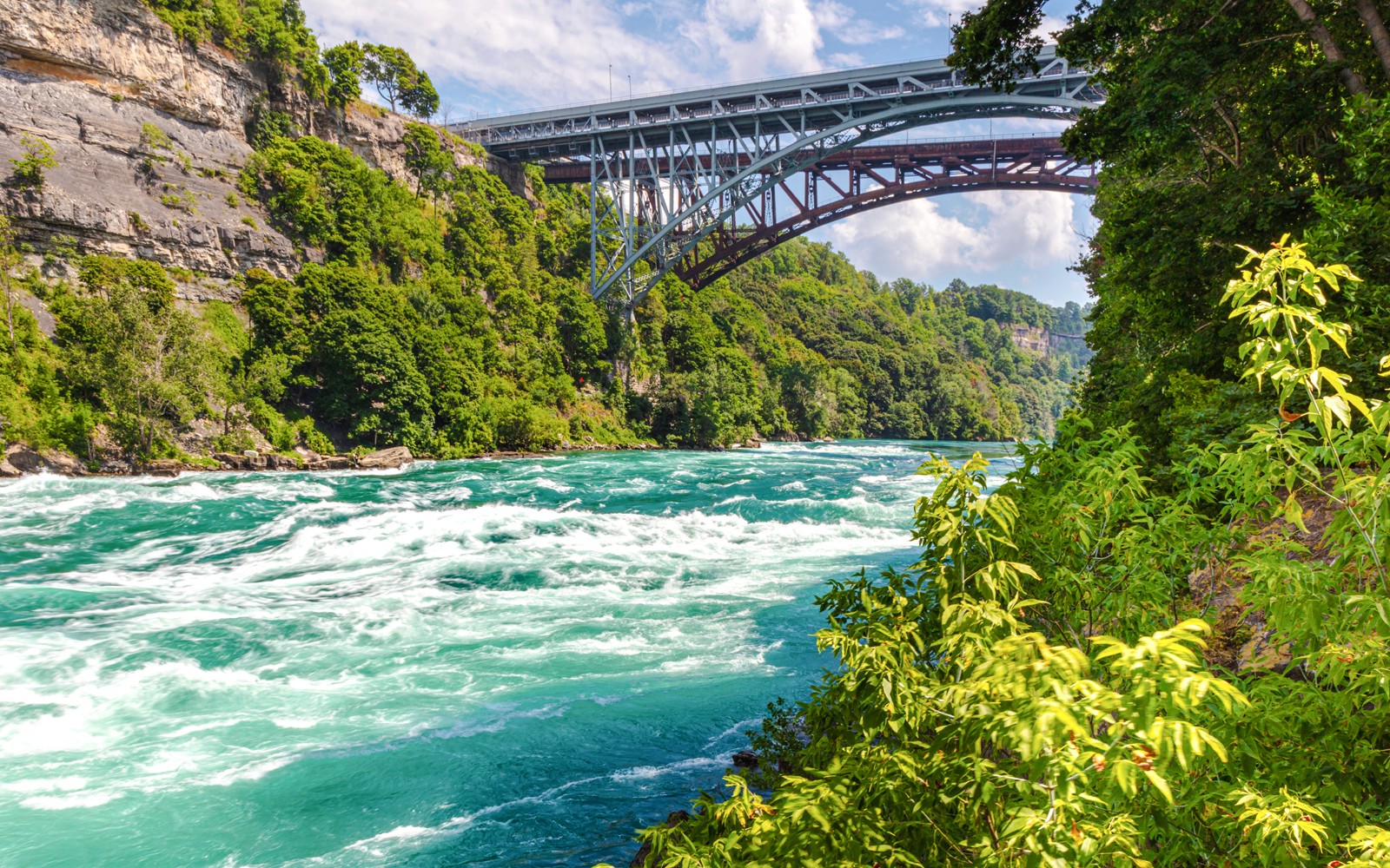 From Toronto: Niagara Falls Day Tour with Journey Behind the Falls and/or Hornblower Cruise