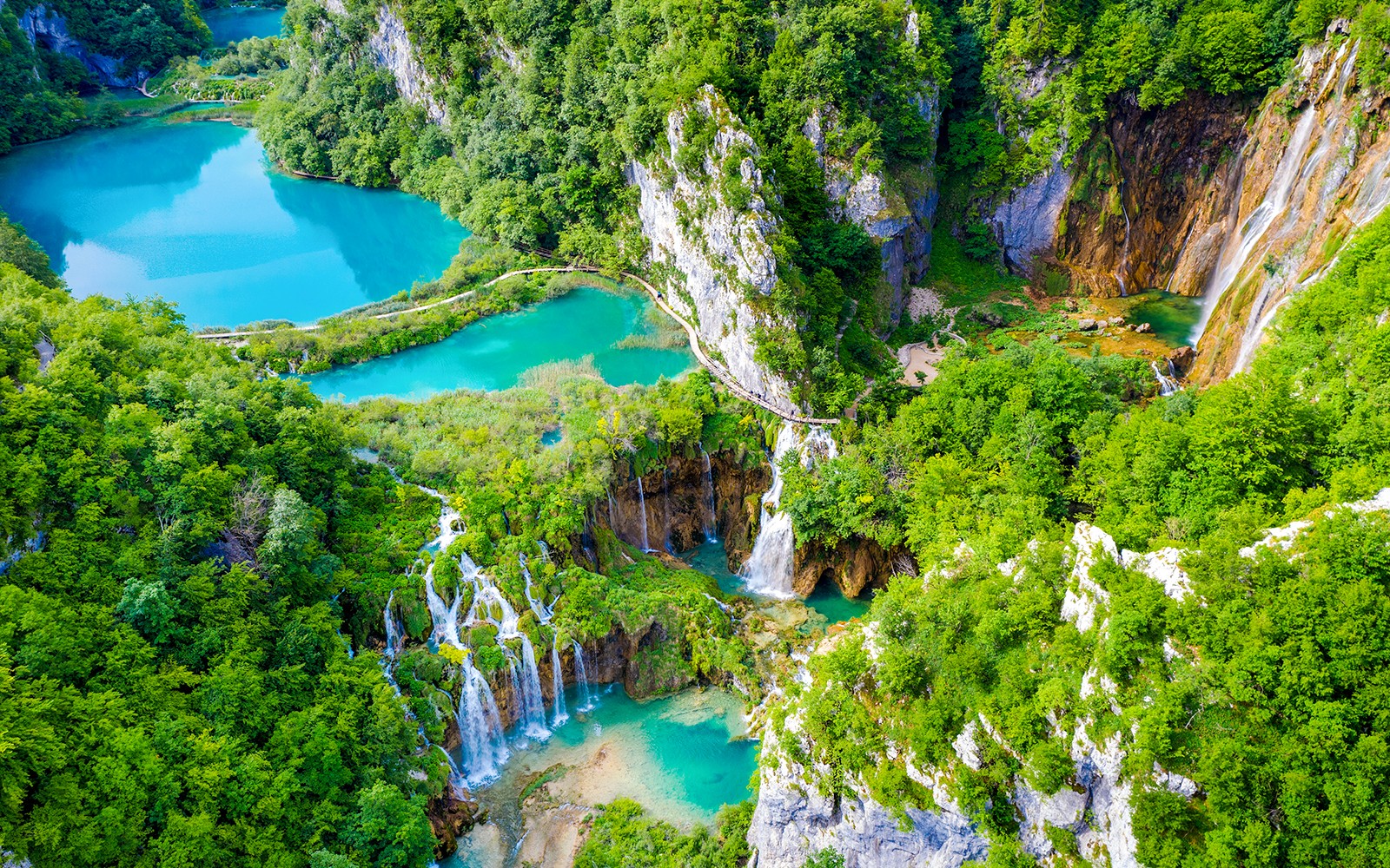 From Zagreb to Split: Full Day Guided Tour of Plitvice Lakes National Park with Transfer to Split