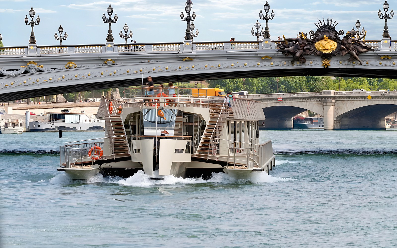 Seine River 1-Hour Sightseeing Cruise from the Eiffel Tower