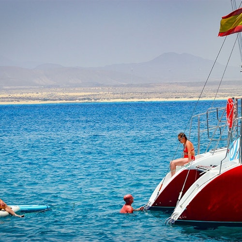 Isla de Lobos: Catamaran Sailing Tour + Lunch & Drinks — gallery 2