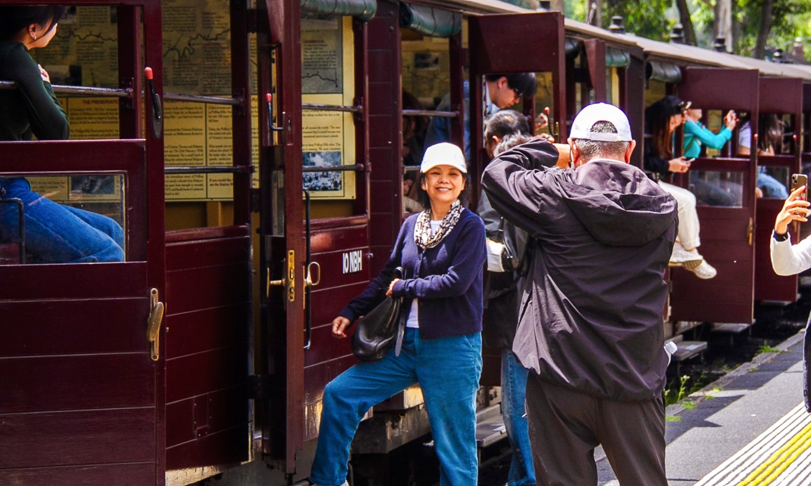 From Melbourne: Puffing Billy Steam Train Half-Day Tour with Transfers