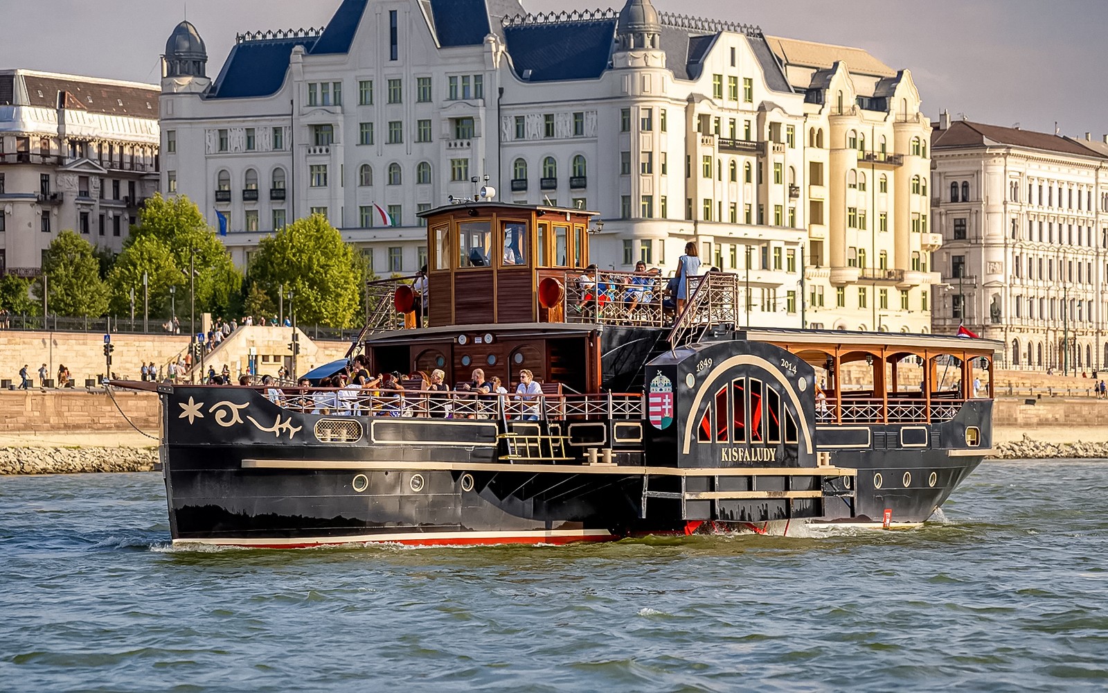Budapest Danube River Cruise in a Historic Paddle Steamer — gallery 1