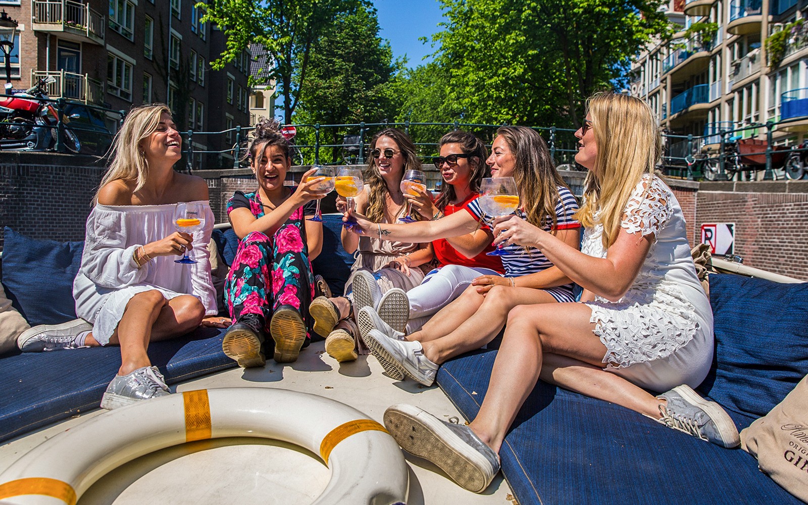 Amsterdam: 1-Hour Luxury Canal Cruise on Electric Boat with Onboard Bar — gallery 1