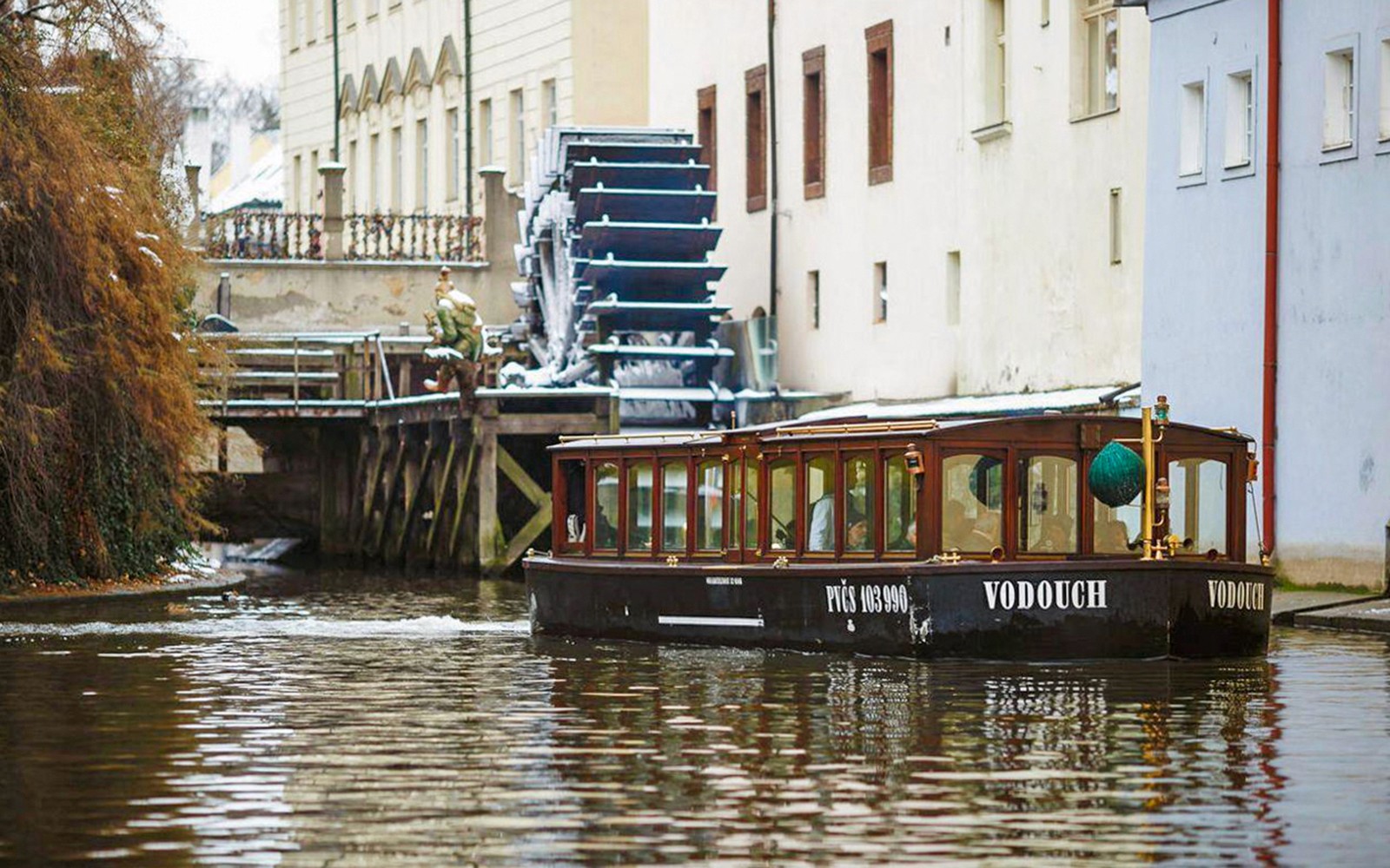 Prague Vltava River and Canal Sightseeing Cruise with Drink & Snack — gallery 3