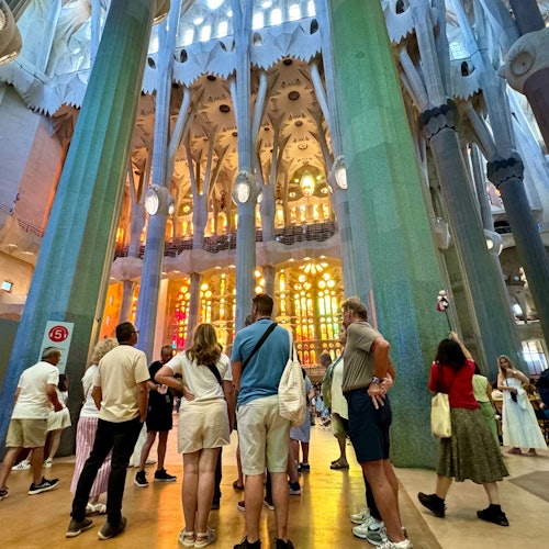 Sagrada Familia & Pedrera (Casa Mila): Small-Group Tour + Cava