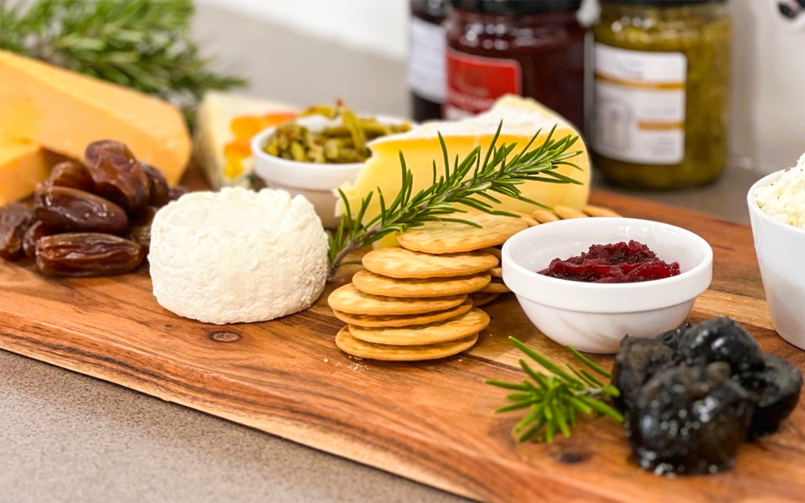 From Melbourne: Yarra Valley Grazing Tour with Gourmet Lunch, Gin, Wine, Cheese & Chocolate Tastings, & Healesville Stop — gallery 3