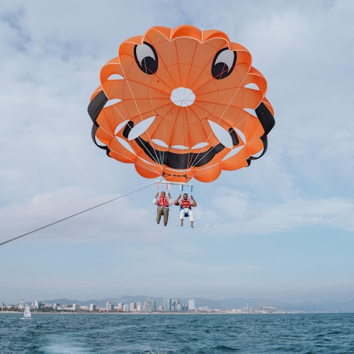 Barcelona: Parasailing Experience
