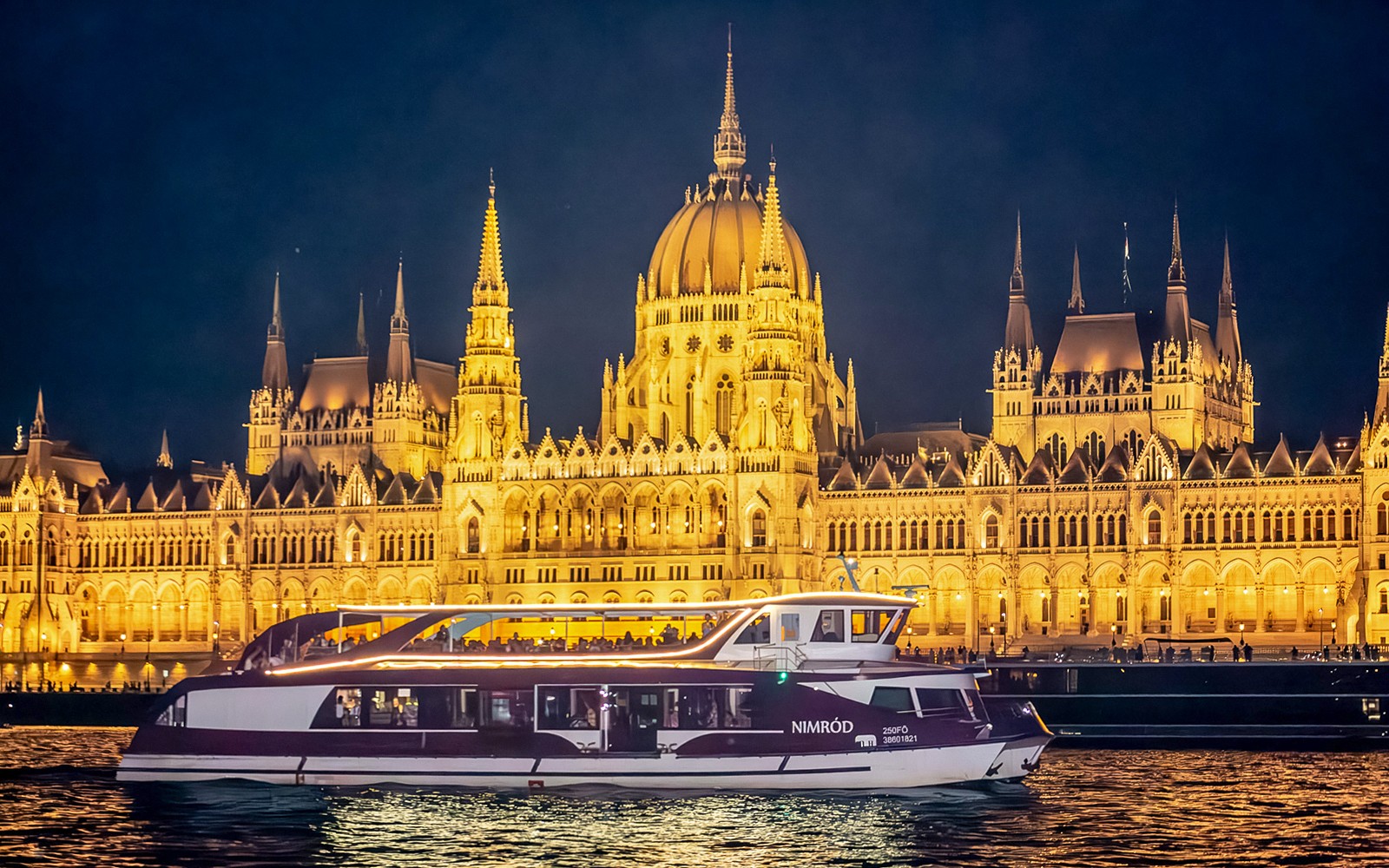 Budapest Evening Danube River Sightseeing Cruise with Unlimited Prosecco — gallery 1