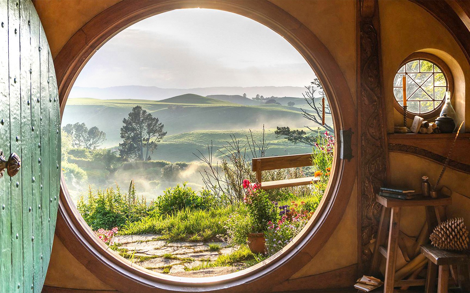 From Auckland: Hobbiton Movie Set & Waitomo Glowworms Caves Guided Tour