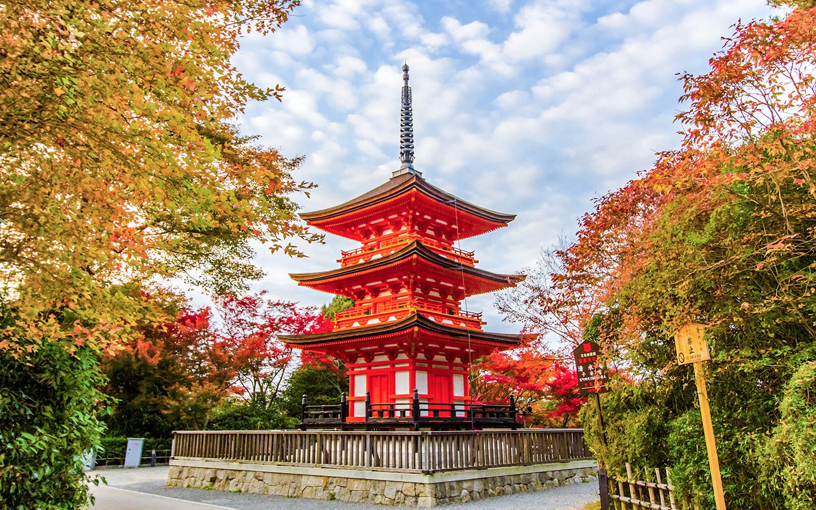 Kyoto Heritage Guided Tour: Arashiyama, Fushimi Inari & Kiyomizu-dera on Luxury Coach with Optional Lunch