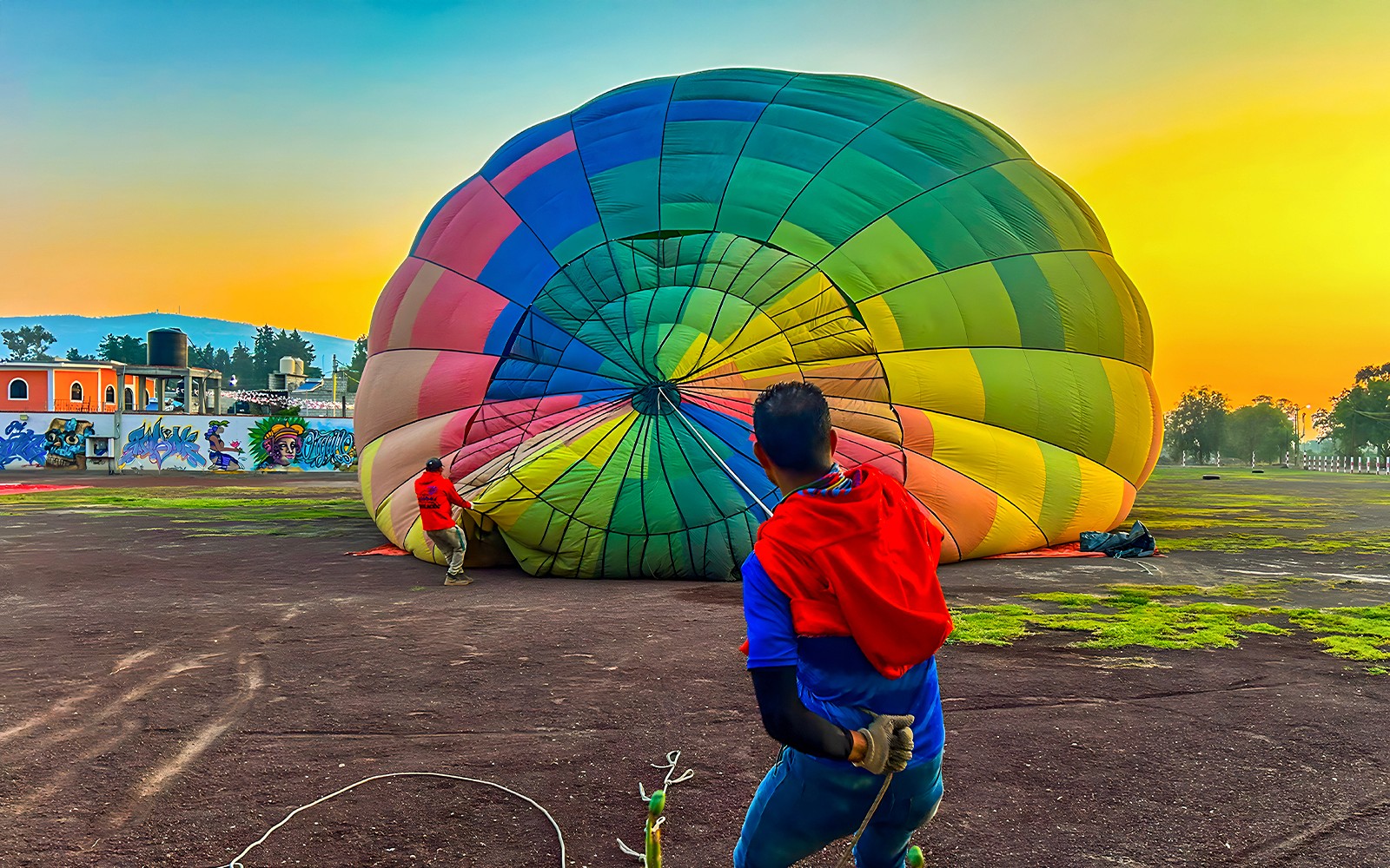 From Mexico City: Teotihuacán Hot Air Balloon Flight with Gourmet Breakfast and Pyramids Tour