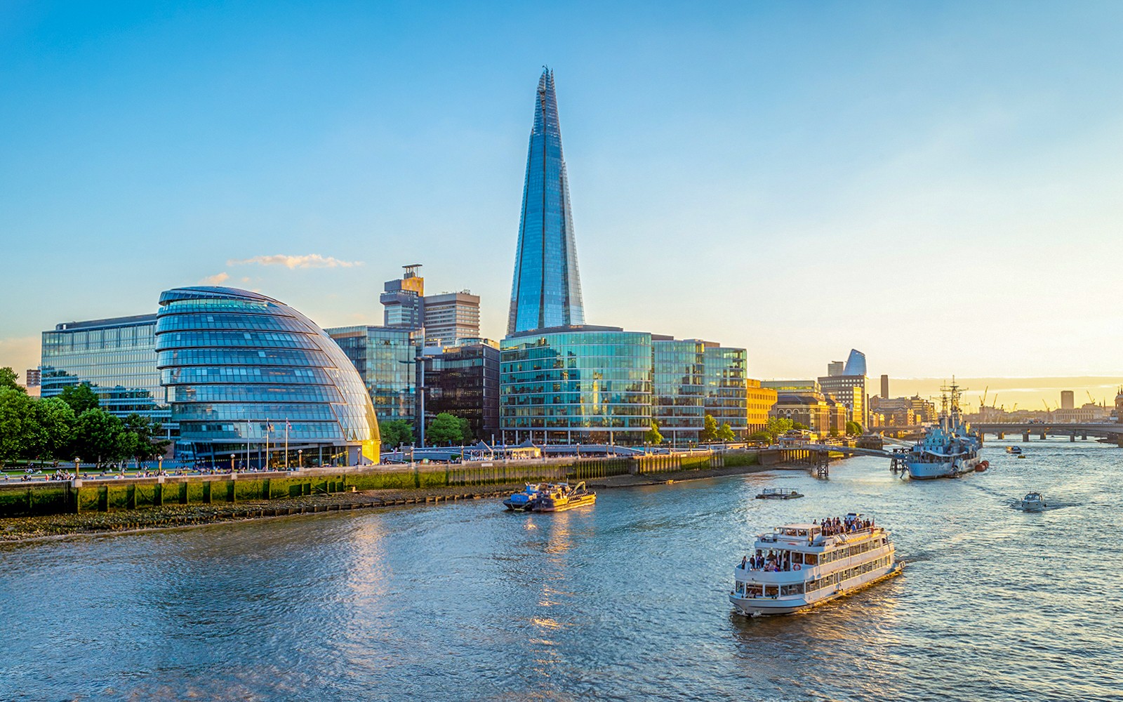 Golden Tours: London Hop-on Hop-off Bus Tour with Optional Thames River Cruise