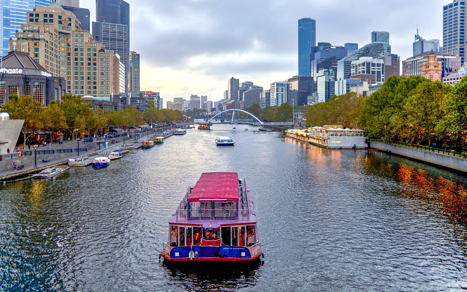 Spirit of Melbourne Dinner Cruise with Drinks on Yarra River