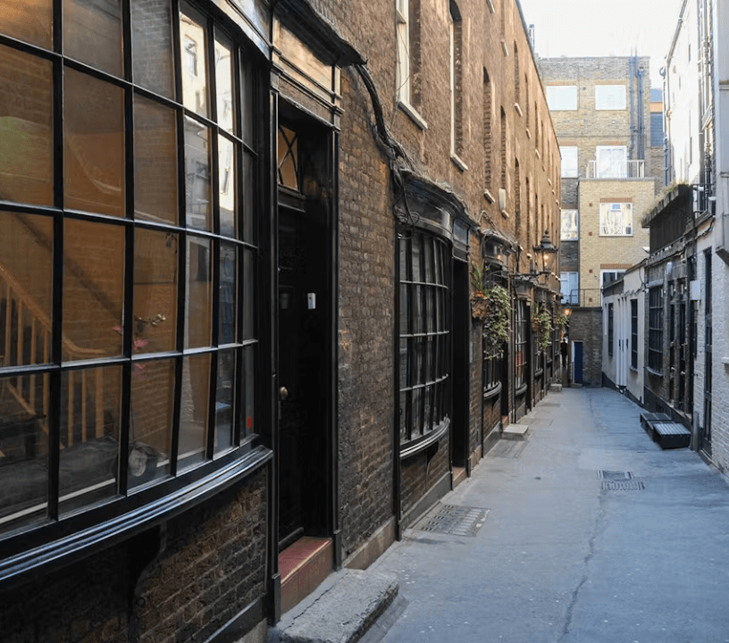 Harry Potter™ Film Locations Walking Tour