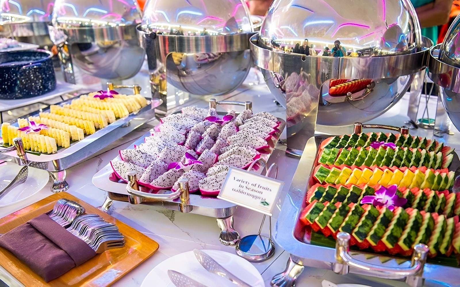 Smile Riverside Cruise with International Buffet Dinner & Thai Dance