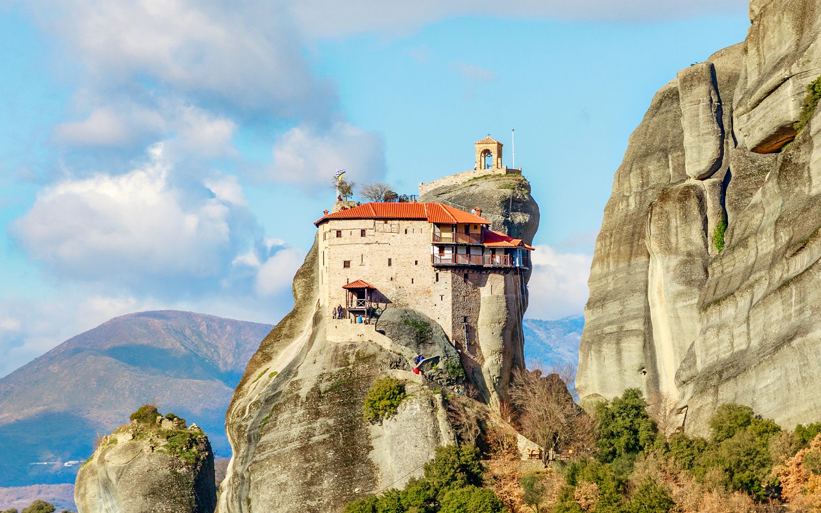 From Athens: Meteora Monasteries & Caves Full-Day Trip