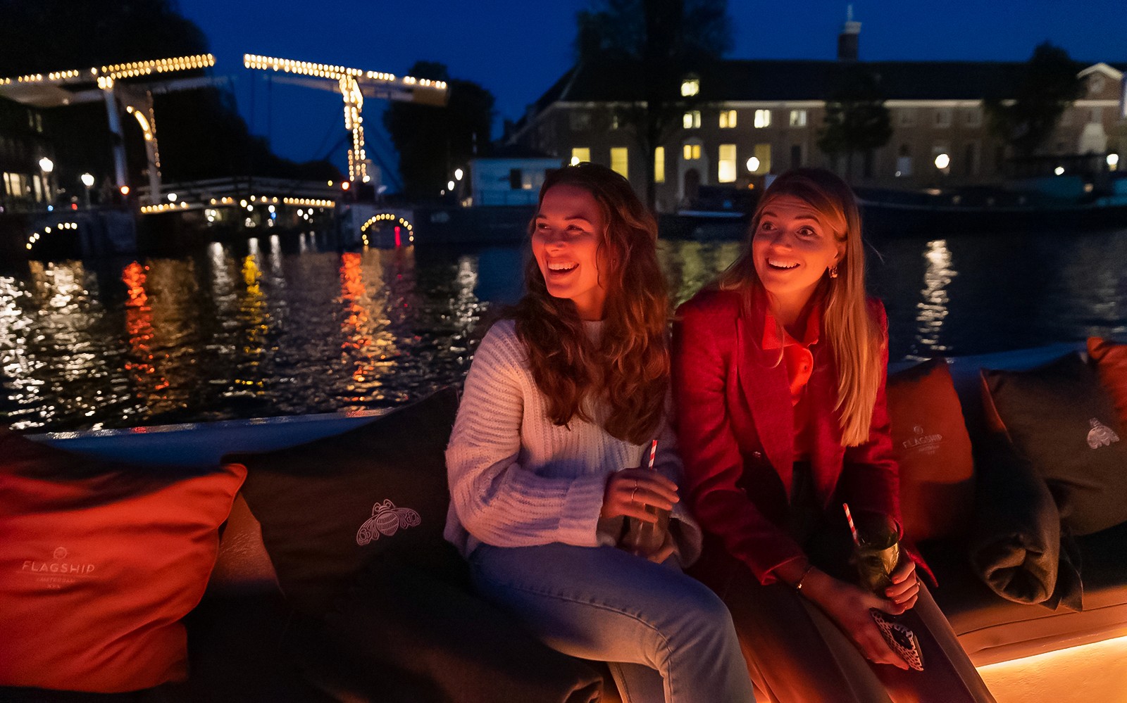 Amsterdam: 1-Hour Luxury Evening Canal Cruise on Heated Saloon Boat with Onboard Bar — gallery 5