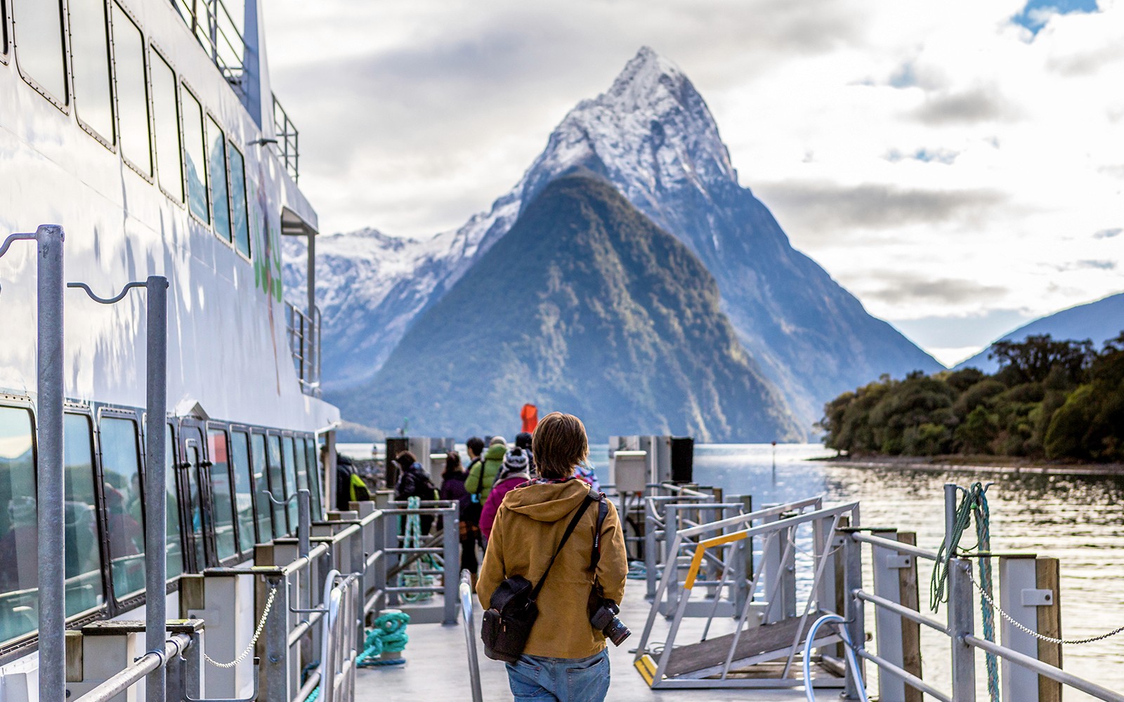 From Te Anau: Milford Sound Day Trip with Cruise & Return Transfers