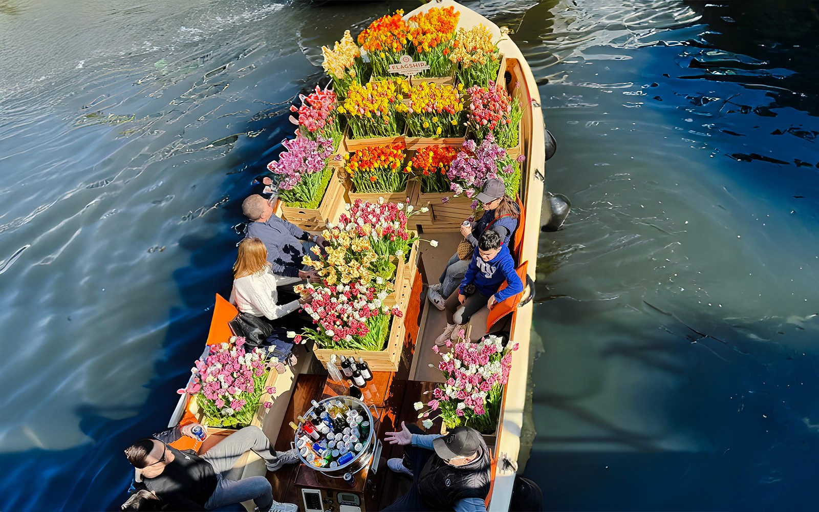 Amsterdam: 1-Hour Exclusive Tulip Experience on a Luxury Open Boat — gallery 4