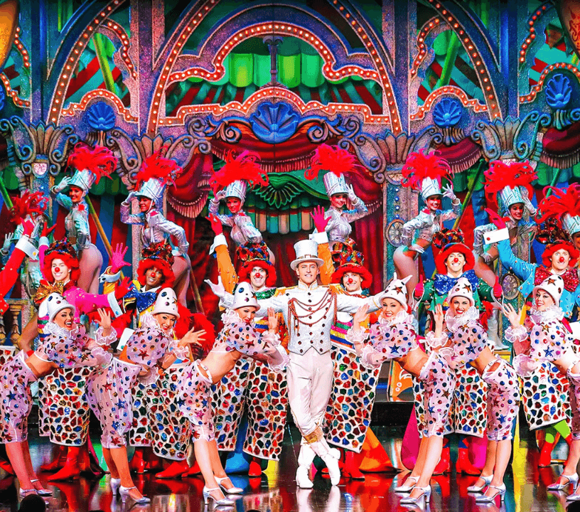 Moulin Rouge show with champagne — gallery 4