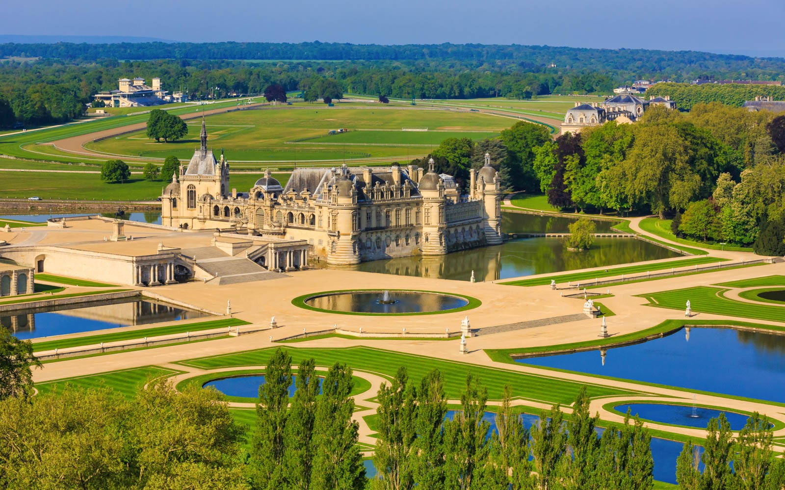 Château of Chantilly: Gardens and Great Stable Skip-the-Line Tickets — gallery 1