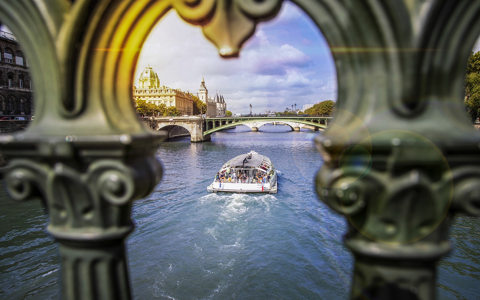 Batobus: Seine River Hop-on Hop-off Boat Tour — gallery 4