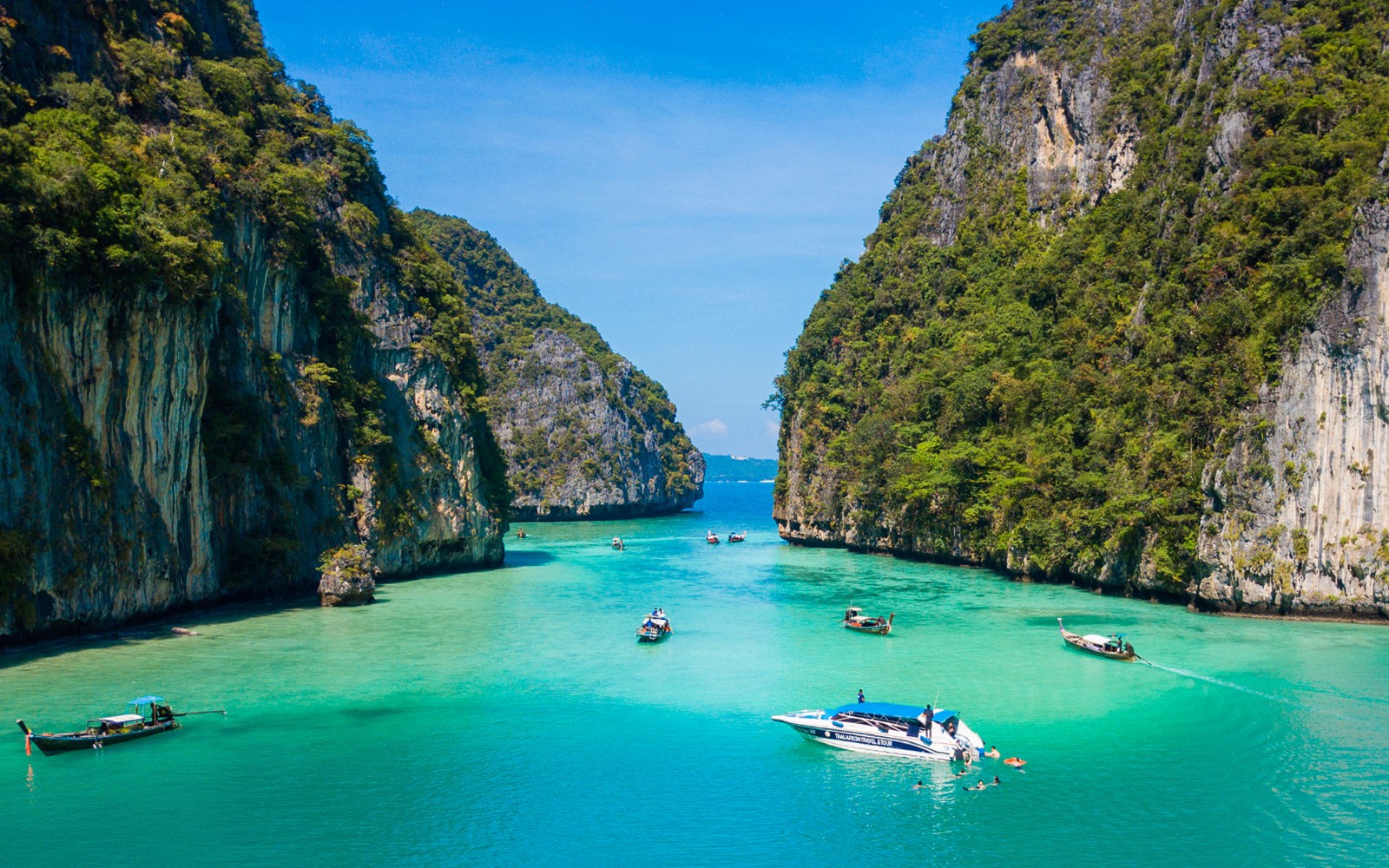 From Krabi: Early Bird Phi Phi & 4 Islands Tour by Speedboat with Breakfast, Lunch & Transfers