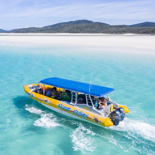 Whitsunday Islands: 1-Hr Flight + Guided Tour from Airlie Beach + Snorkelling