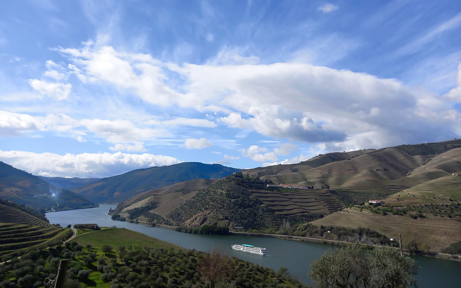 Full Day River Cruise to Douro Valley with Meals and Return Transfer
