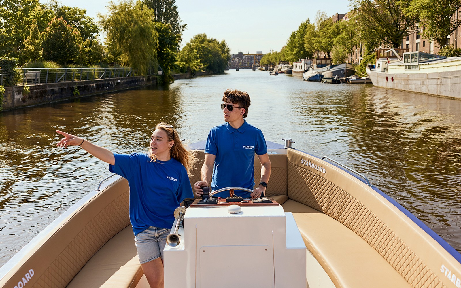 Amsterdam: 1-Hour Booze Cruise on Luxury Electric Boat — gallery 3