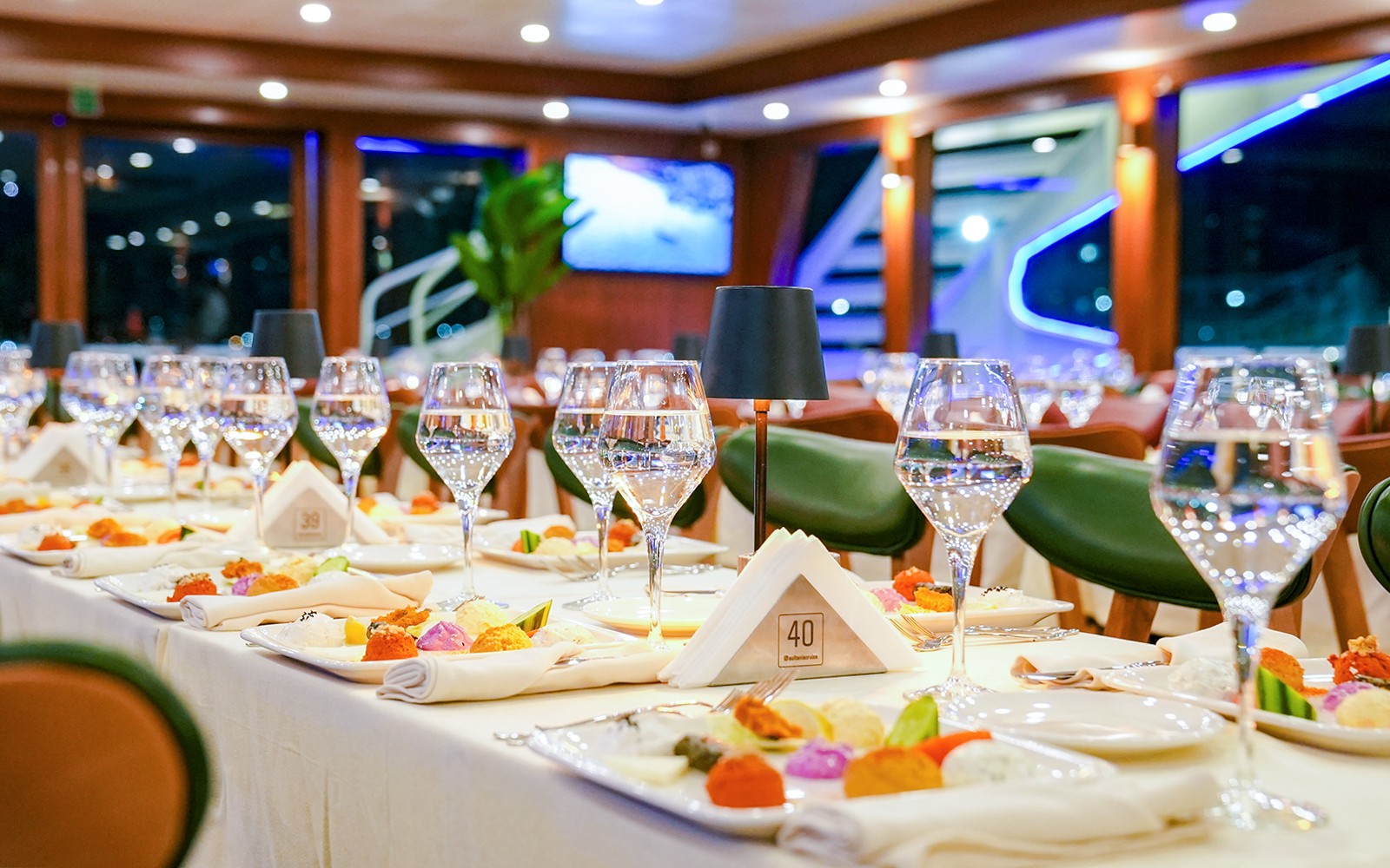 Bosphorus 4-Course Dinner Cruise with Live Show & Private Table