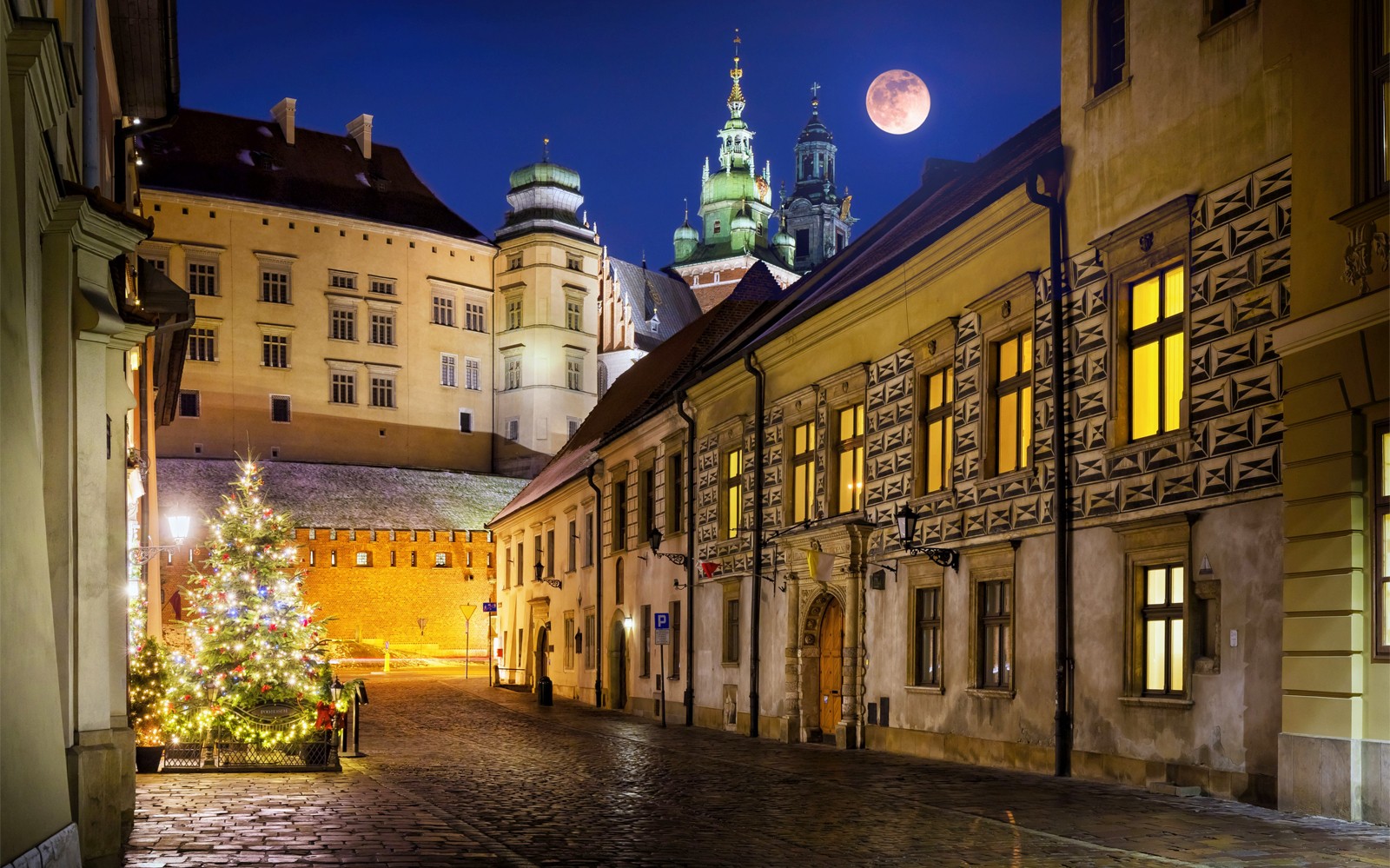 Creepy Krakow: 2-Hour City Walking Tour