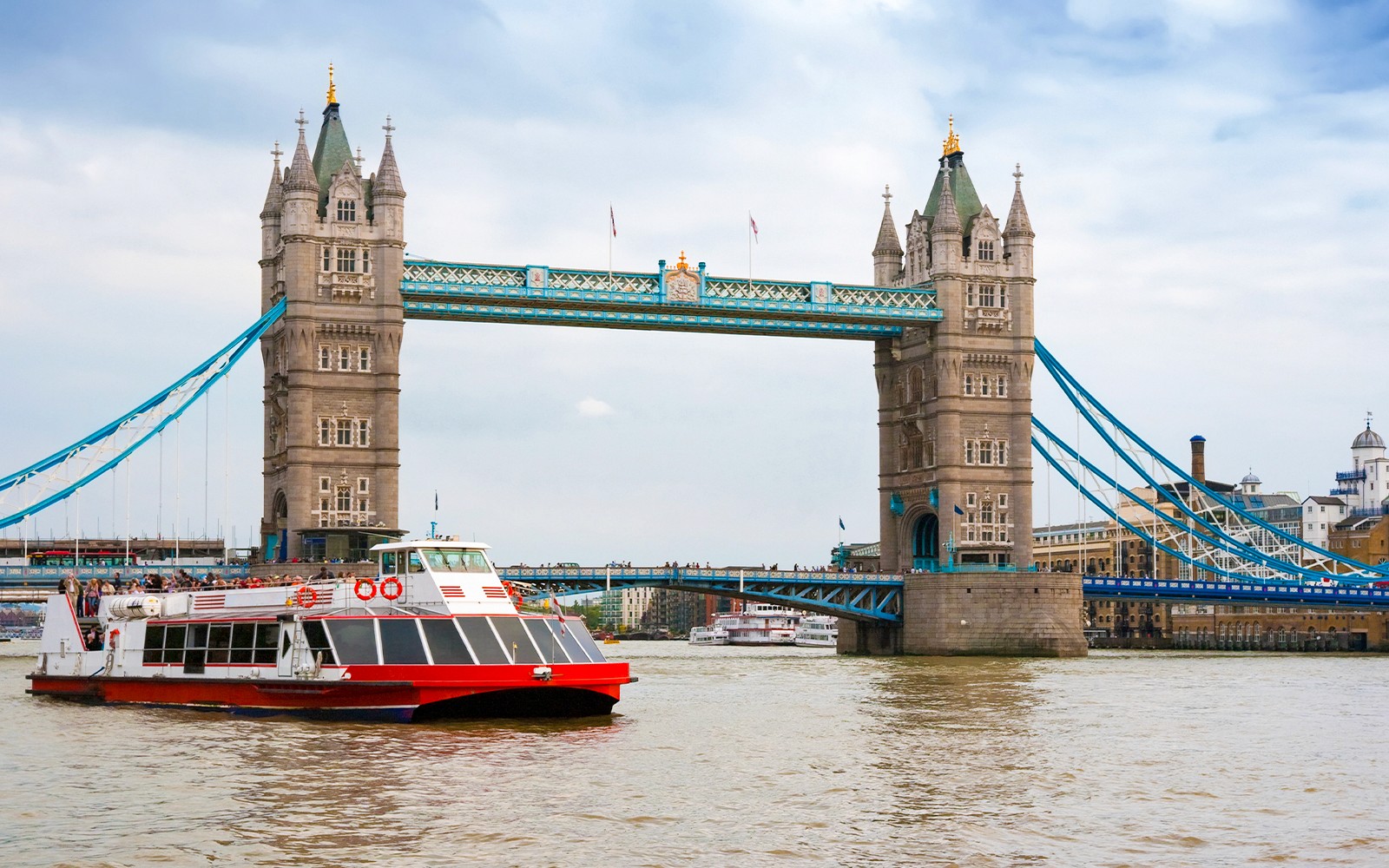 St. Paul's Cathedral & Tower of London Guided Tour with Thames River Cruise — mobile