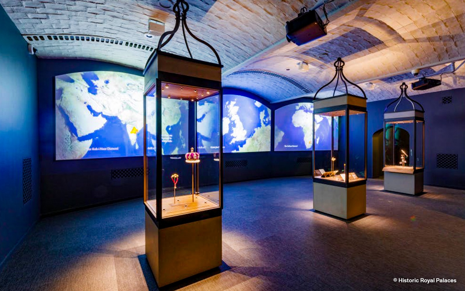 Tower of London Tickets with Access to the Crown Jewels and Beefeater Meet & Greet