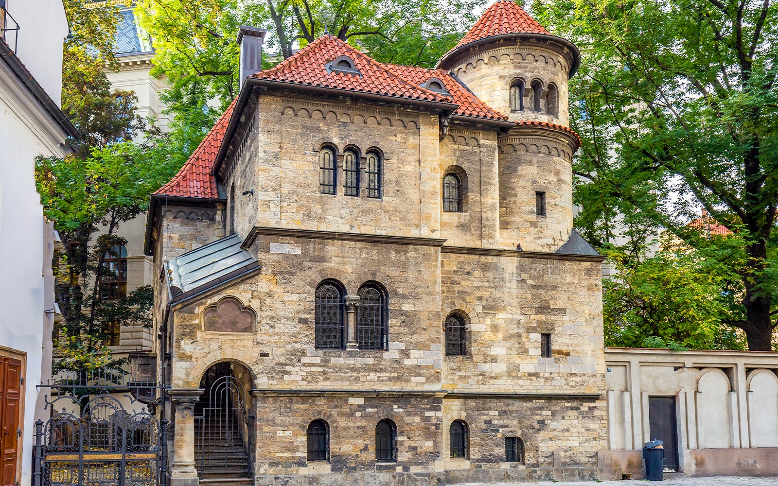 Prague: Old Town and Jewish District Walking Tour