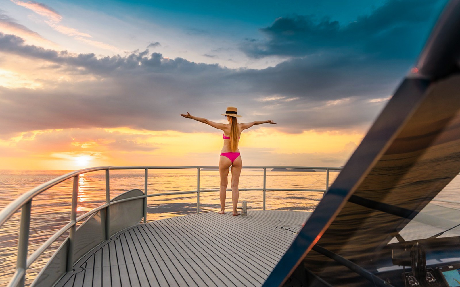 From Phuket: Phi Phi Island & Maya Bay Sunset Tour by Whale Shark Boat — gallery 5