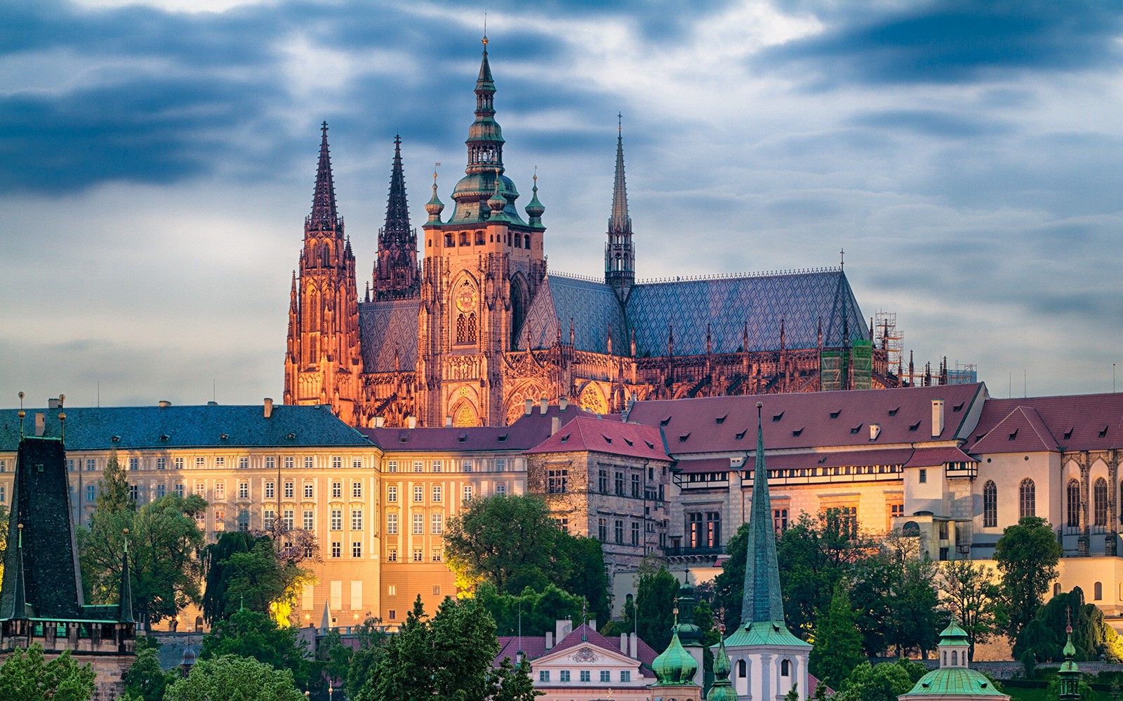 Prague Castle Guided Tour of Exteriors with Entry Tickets