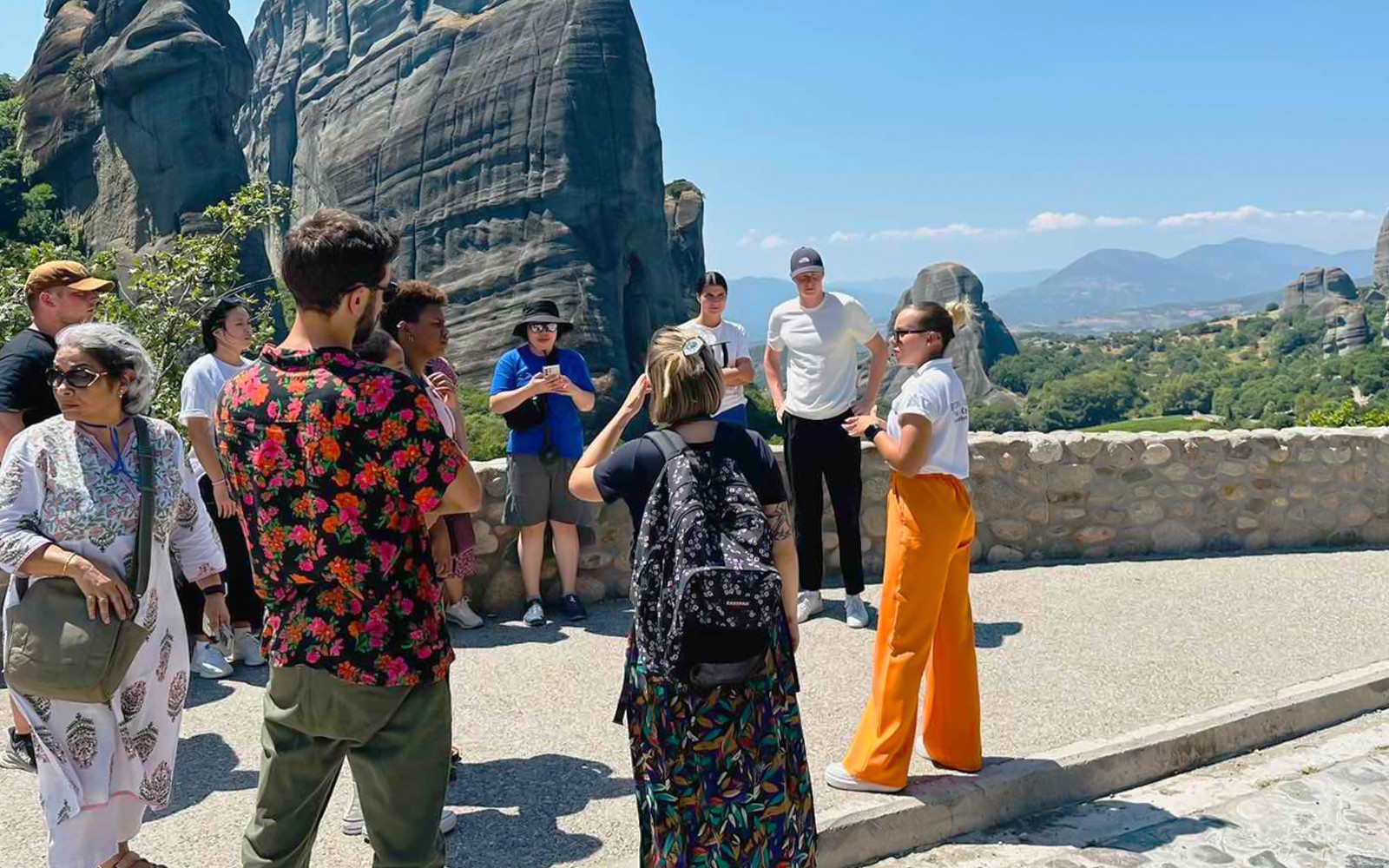 From Athens: Meteora Monasteries & Caves Full-Day Trip