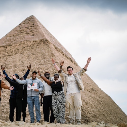 Giza Pyramids & Sphinx: Half-Day Guided Tour + Roundtrip Transfer