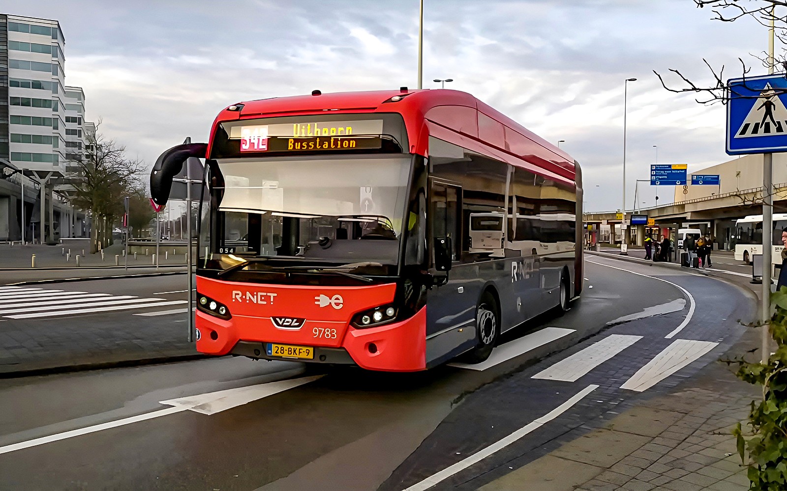 Bus Transfers: Schiphol Airport to/from City Center by Amsterdam Airport Express — gallery 2