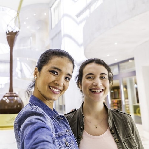 Zurich: Guided Old Town Tour + Lindt Home of Chocolate Entry + Lake Cruise — gallery 1