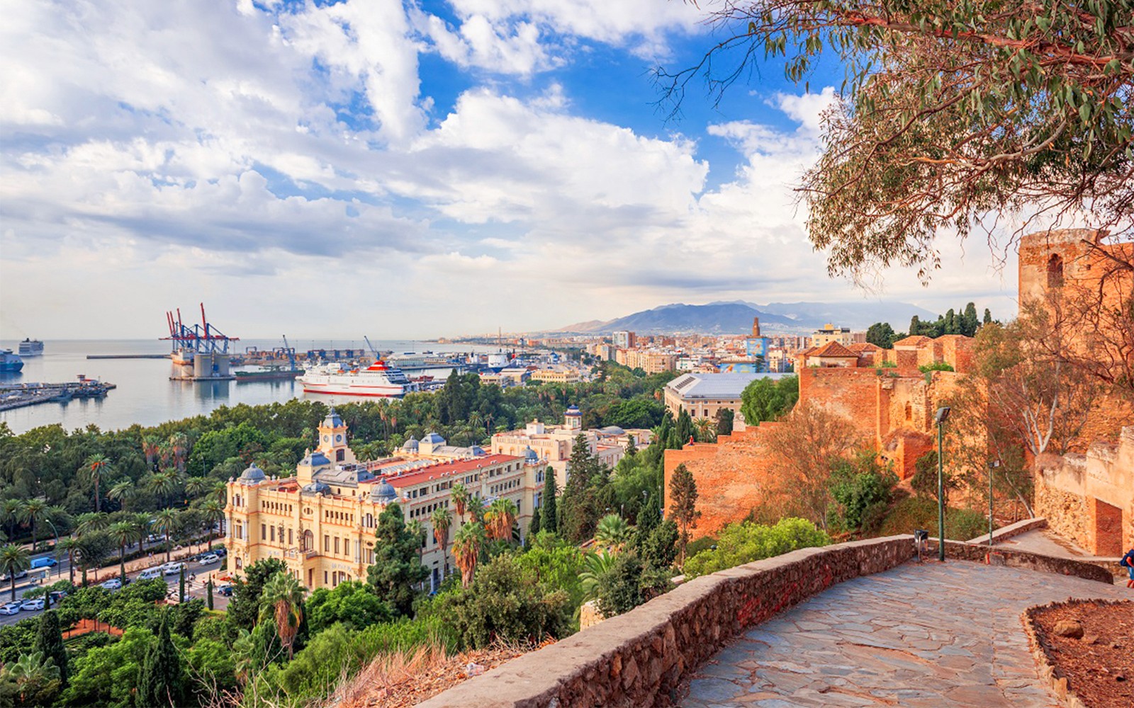 1.5-Hour Walking Tour of Roman Theater & Alcazaba Castle