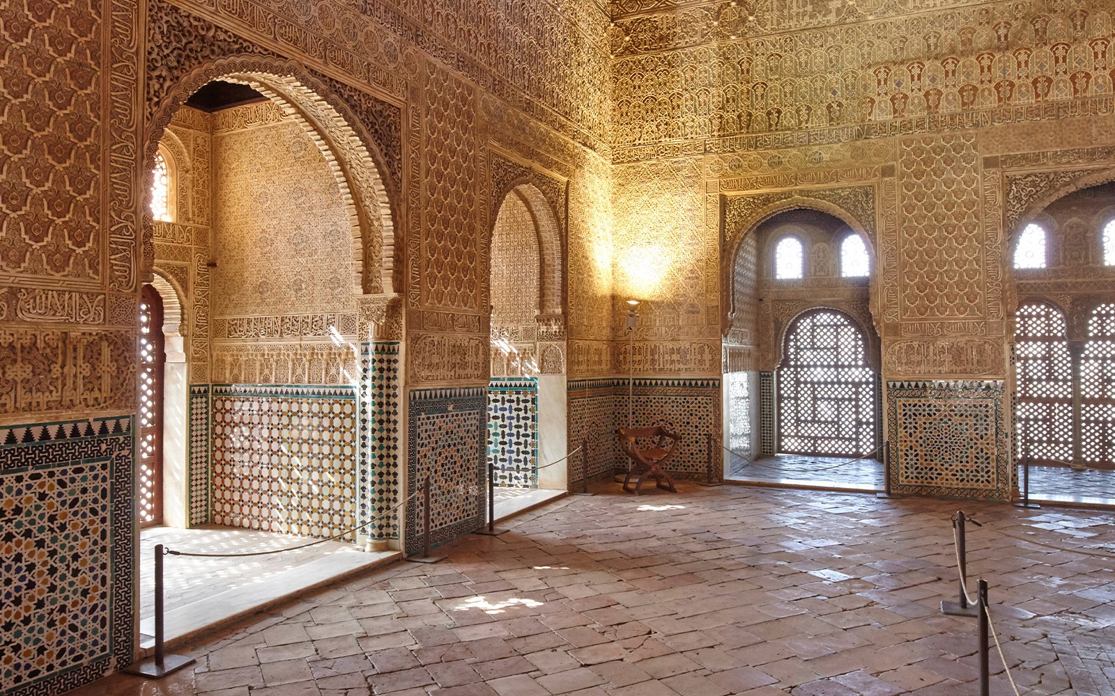 Alhambra Skip-the-Line Guided Tour with Nasrid Palaces